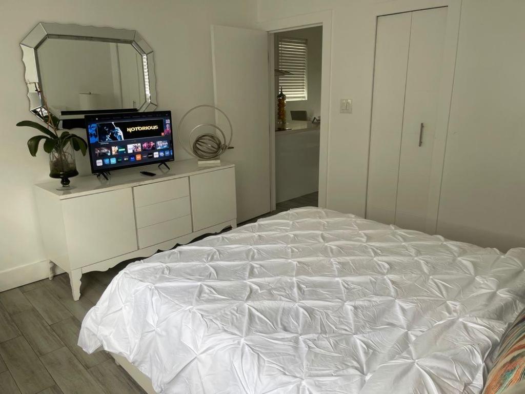Modern & New,Excellent Location Miamiアパートメント エクステリア 写真